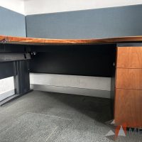 Lote 044 - Estación de trabajo para 2 personas con mampara de tela y cubiertas con orificios para cable - Imagen 7