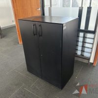 Lote 046 - Gabinete metálico de 2 puertas y 2 entrepaños - Imagen 4