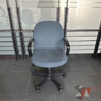 Lote 047 - Lote de 3 Sillas secretariales, asiento y respaldo en tela