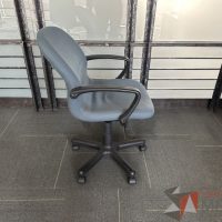 Lote 047 - Lote de 3 Sillas secretariales, asiento y respaldo en tela - Imagen 3