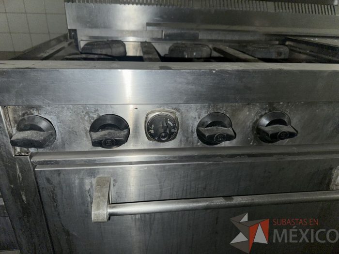Lote 014 - Estufa con 6 quemadores y plancha - Imagen 11