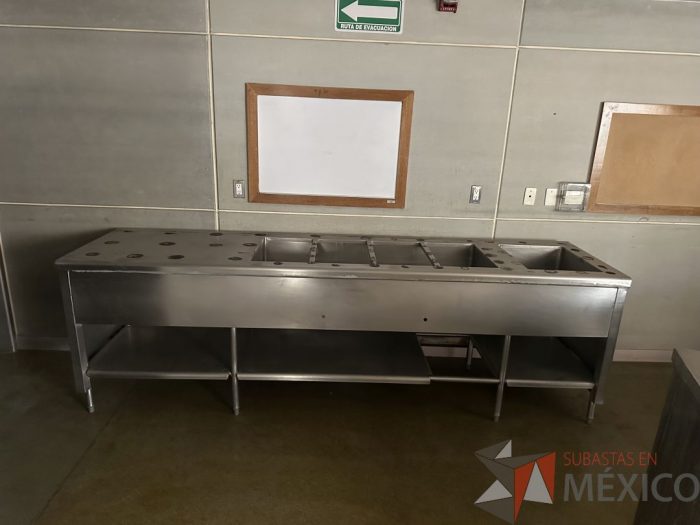 Lote 016 - Estructura de baño maría, sin ningún accesorio