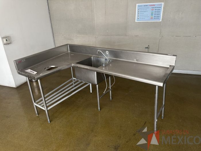 Lote 020 - Mesa de acero inoxidable con tarja