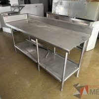 Lote 022 - Mesa de acero inoxidable