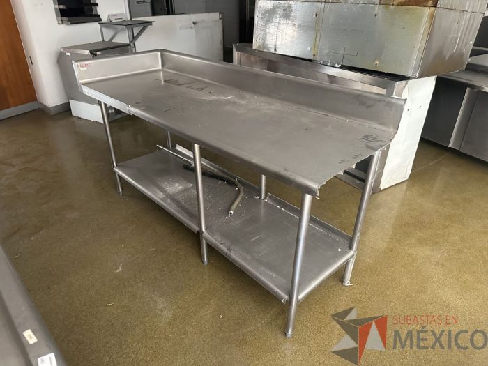 Lote 022 - Mesa de acero inoxidable